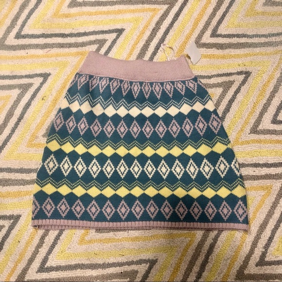 Two piece crop sweater skirt set - Picture 2 of 4